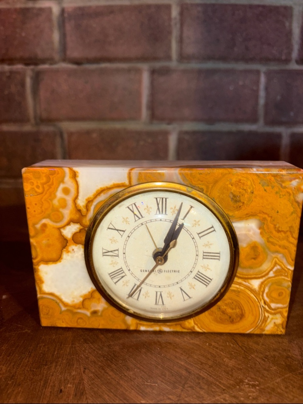 Mid-Century Orange Agate Alarm Clock with Roman Dial 70s Vintage - Picture 12 of 14